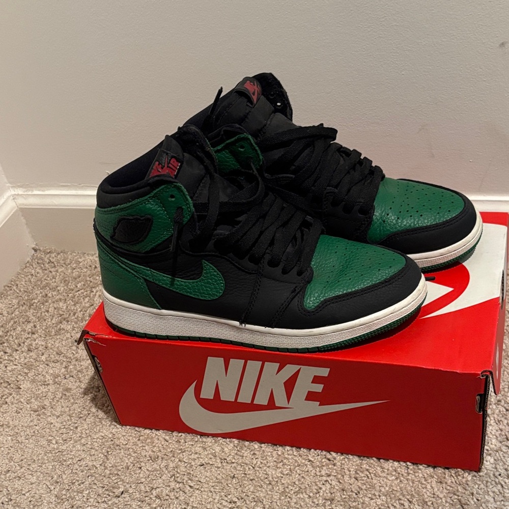 Nike Men's Black and Green High-Top Sneakers